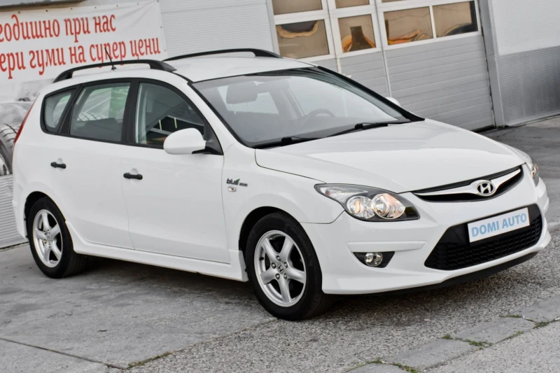 Hyundai I30 1.4i benzin Face , снимка 3 - Автомобили и джипове - 47957539