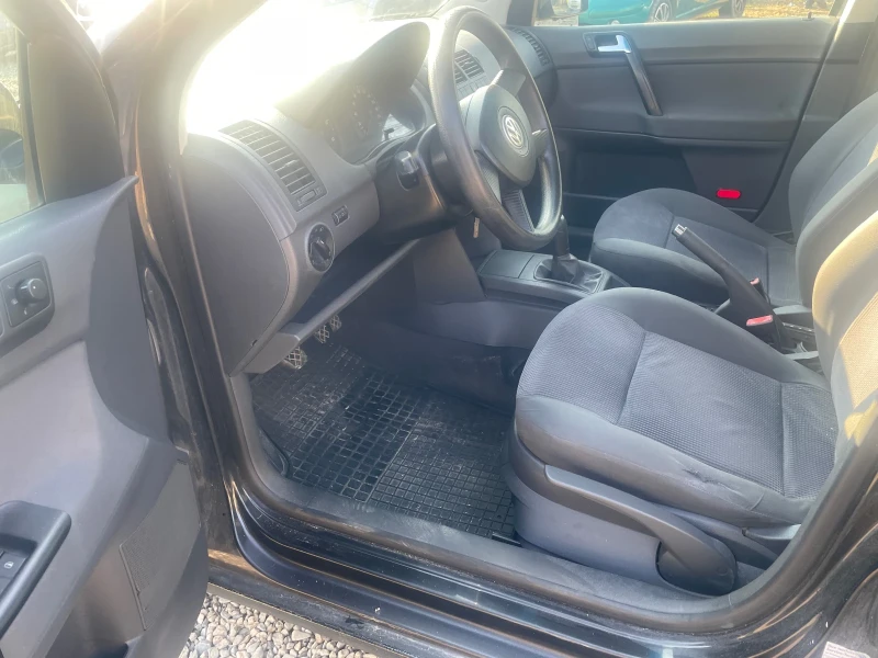 VW Polo 1.2i 75кс, снимка 9 - Автомобили и джипове - 49033140