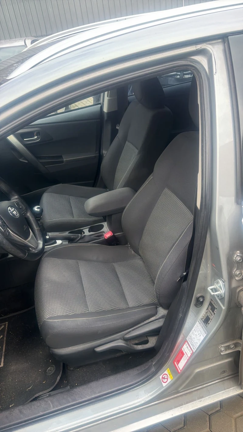 Toyota Auris 1.6 бензин, 130000км, Италия, снимка 11 - Автомобили и джипове - 52802474