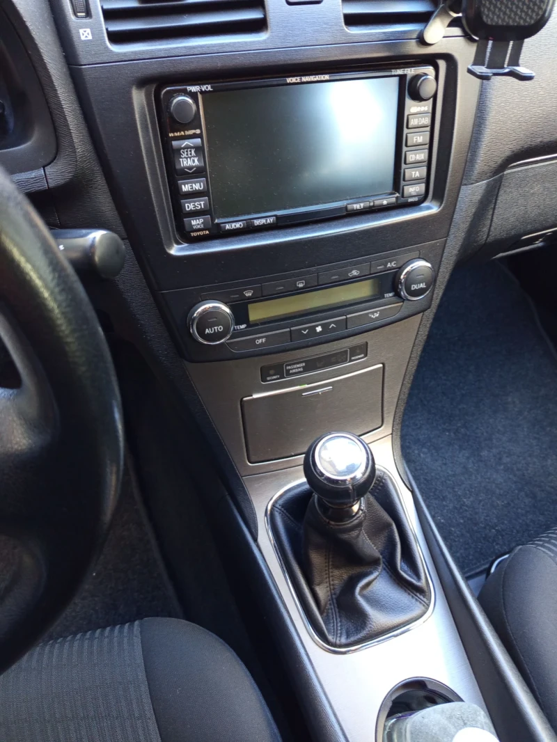 Toyota Avensis Седан, снимка 4 - Автомобили и джипове - 52895346