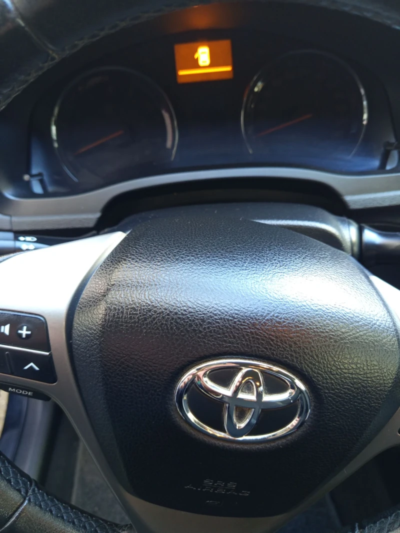 Toyota Avensis Седан, снимка 5 - Автомобили и джипове - 52895346