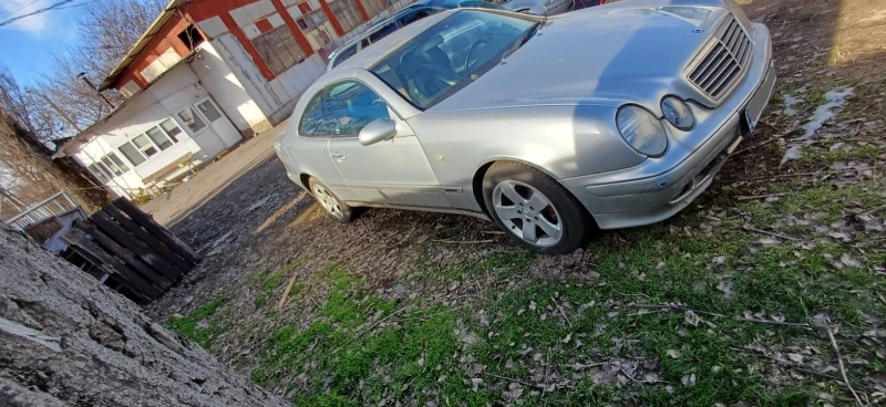 Mercedes-Benz CLK 200 Kompressor, снимка 2 - Автомобили и джипове - 52967454