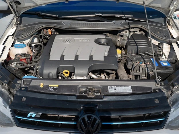 VW Polo R-Line  / 1.6 TDI / 90hp+ + / FULL, снимка 14 - Автомобили и джипове - 49394490