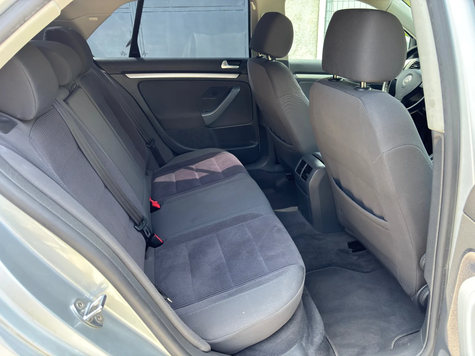 VW Jetta 1.9 TDI 105 �.� | Mobile.bg � ����������� 11