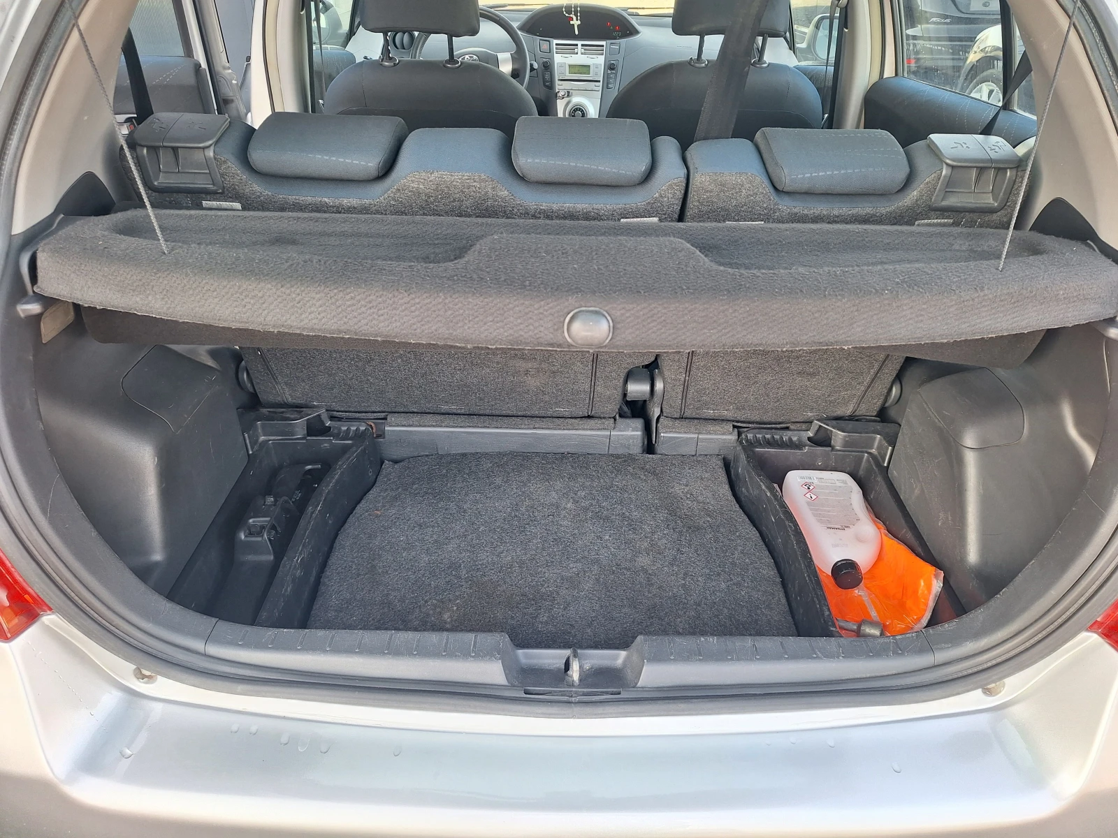 Toyota Yaris 1.0i s gas, снимка 15 - Автомобили и джипове - 53707265