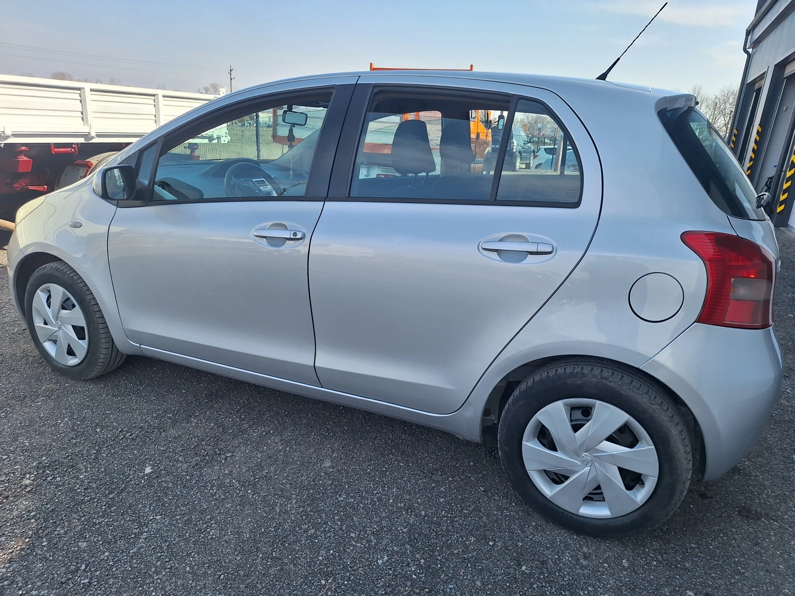 Toyota Yaris 1.0i s gas - изображение 6