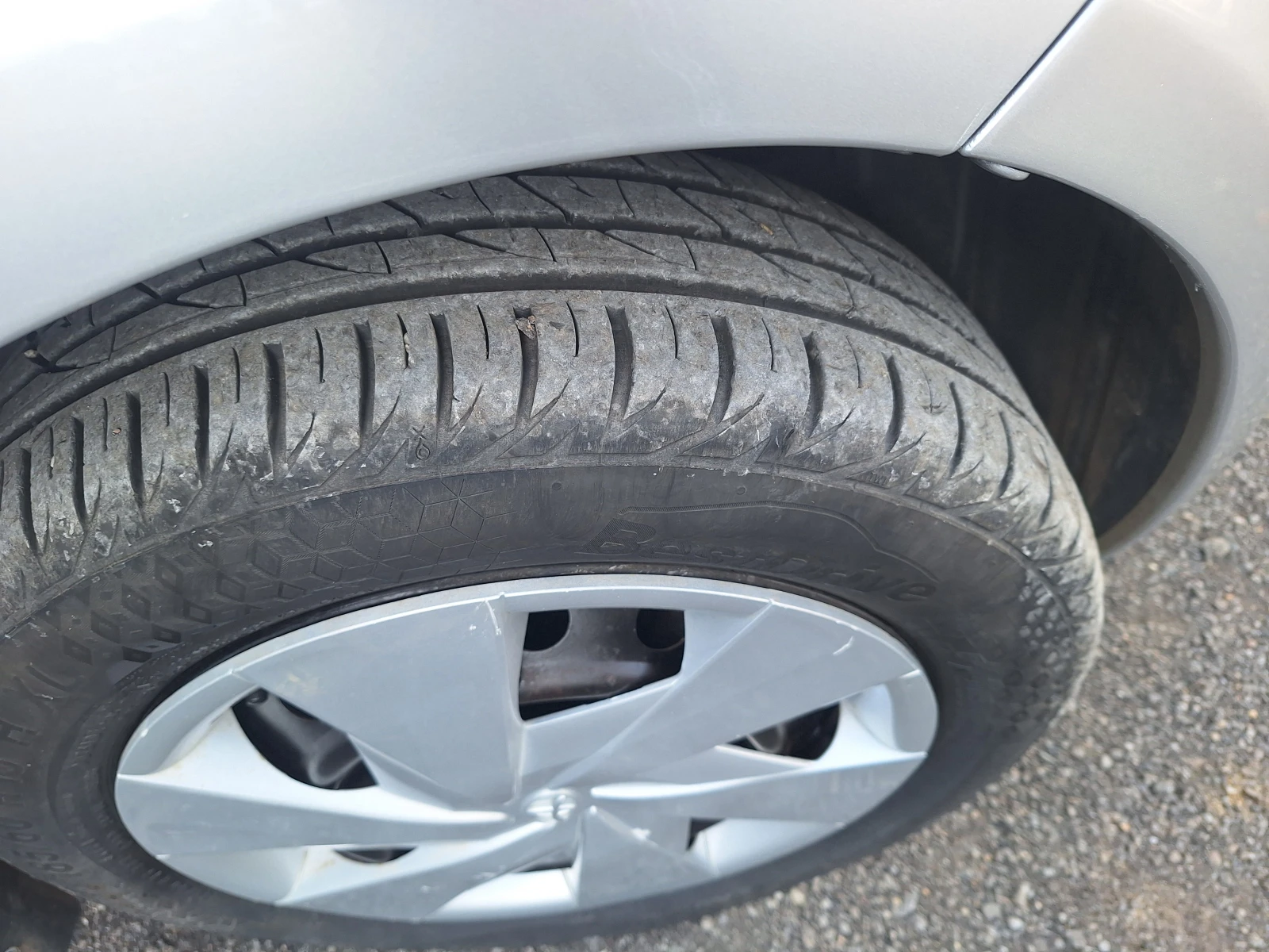 Toyota Yaris 1.0i s gas, снимка 17 - Автомобили и джипове - 53707265