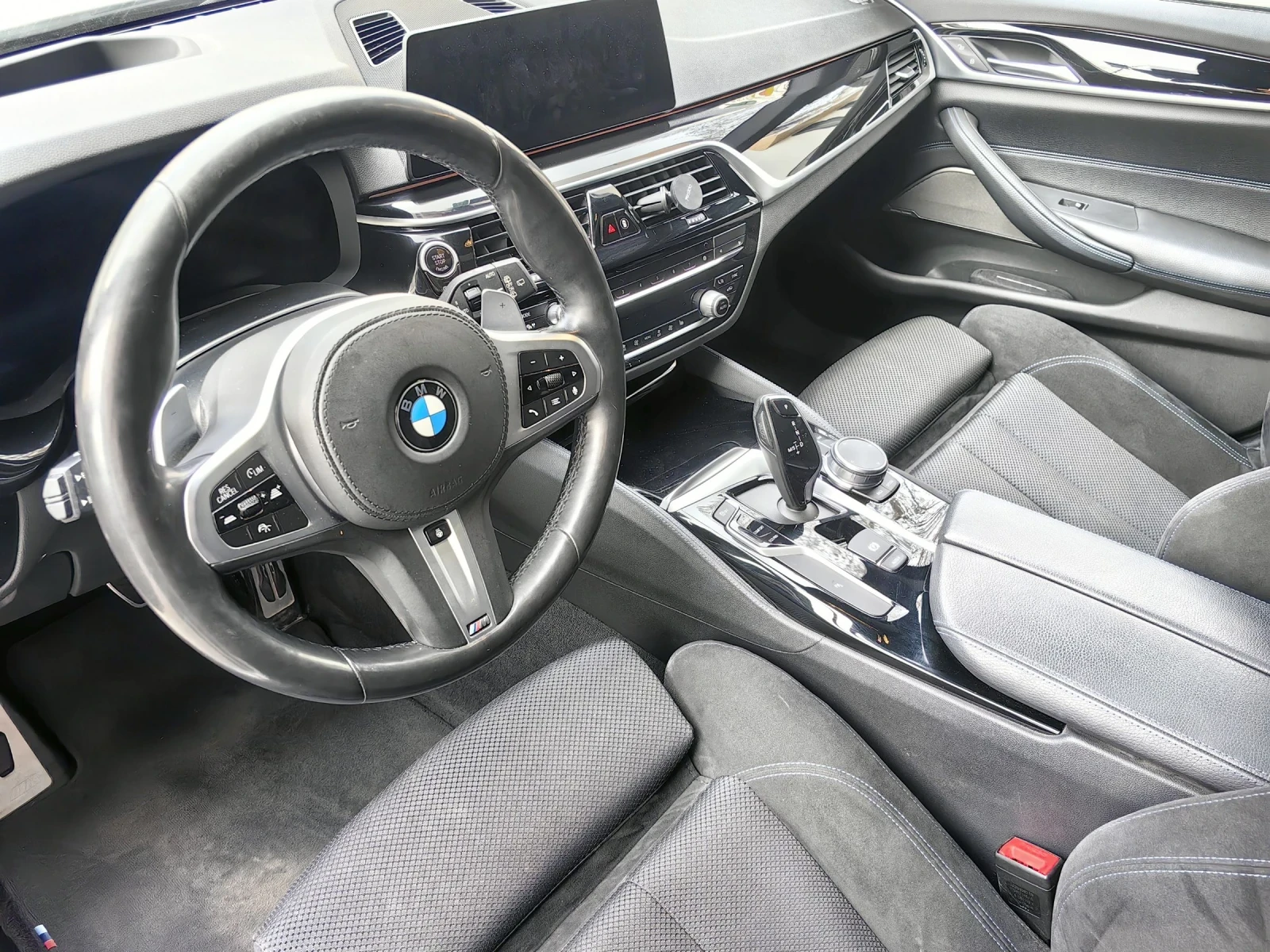 BMW 530 xDrive Msport, снимка 10 - Автомобили и джипове - 53909633