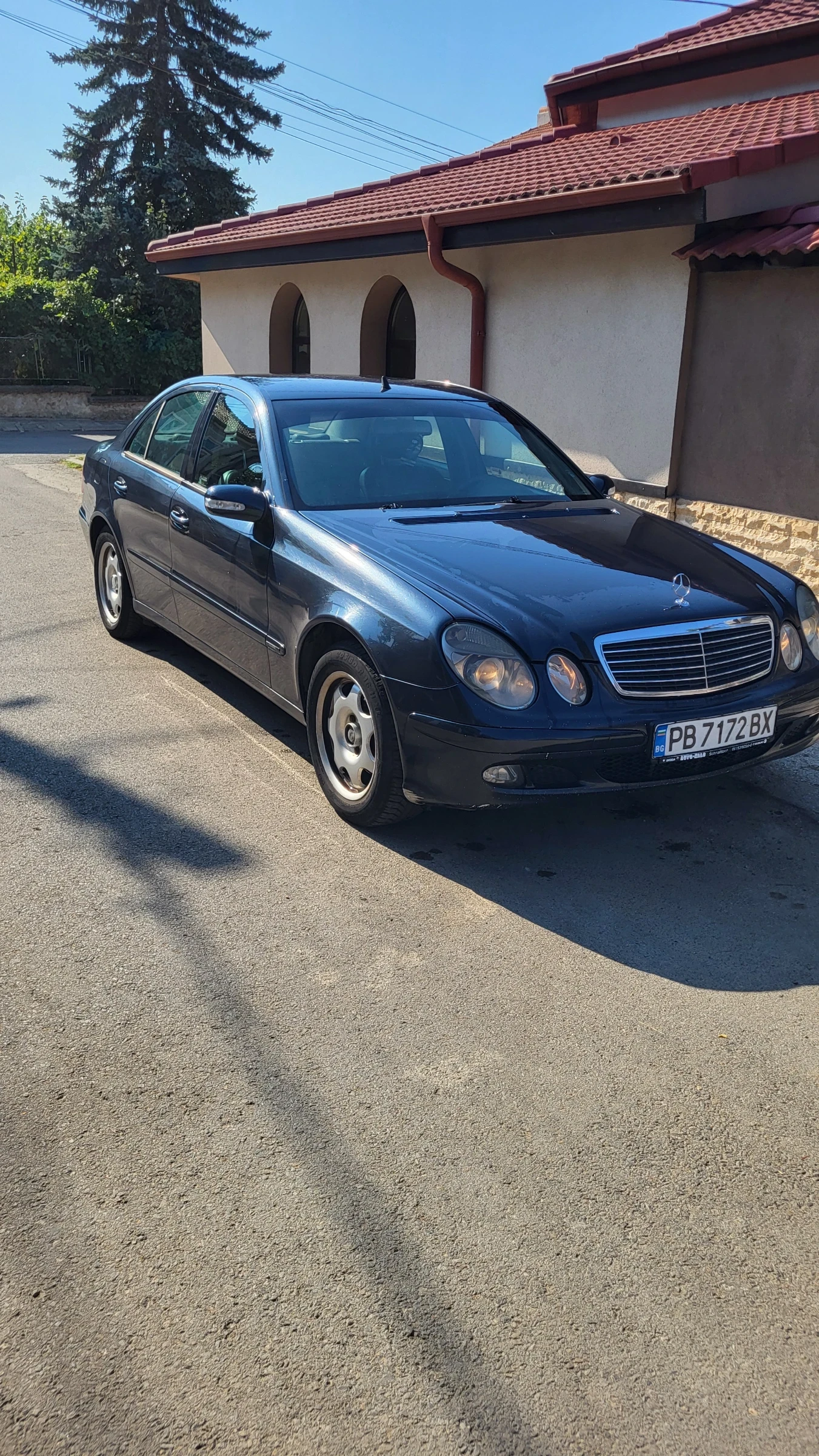 Mercedes-Benz E 220, снимка 2 - Автомобили и джипове - 55569148