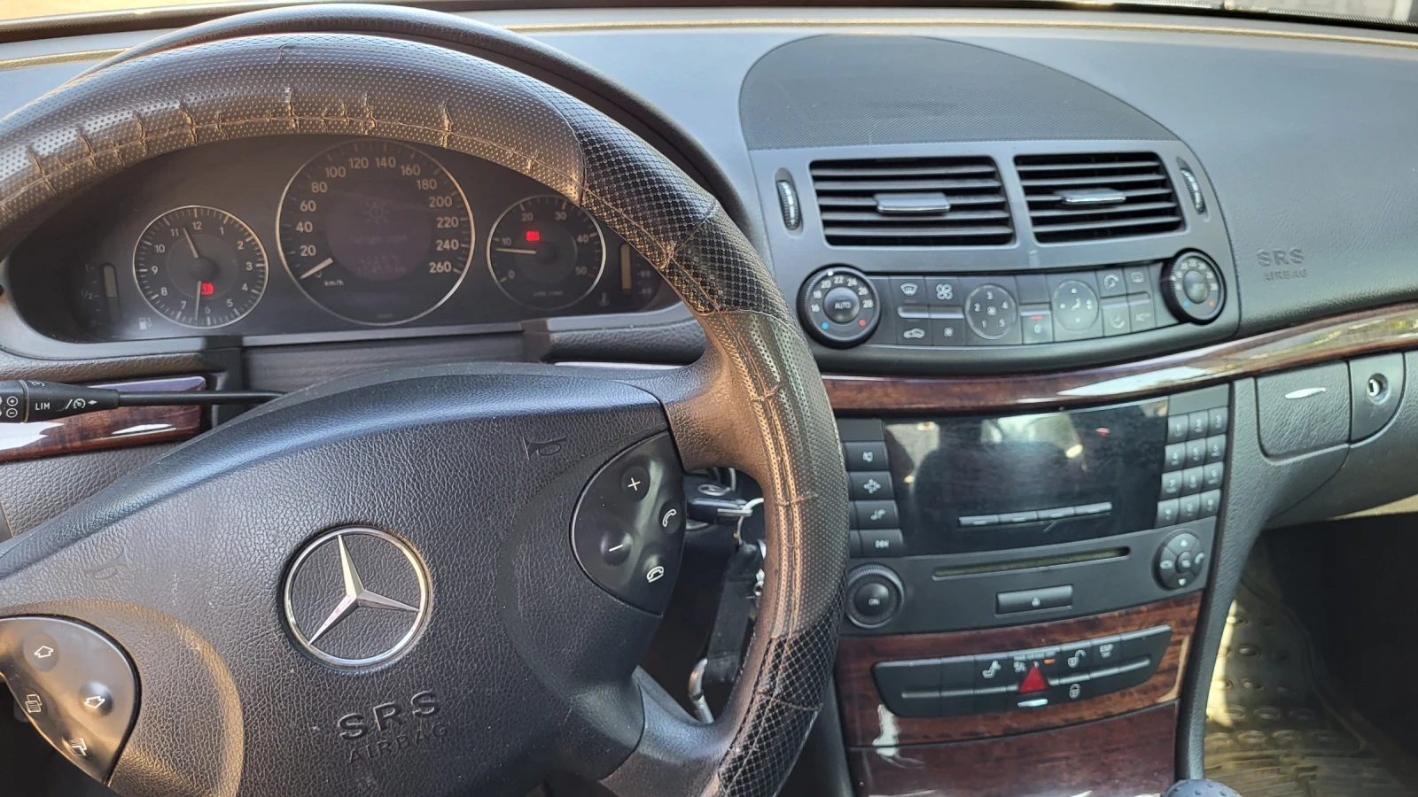 Mercedes-Benz E 220, снимка 7 - Автомобили и джипове - 55569148