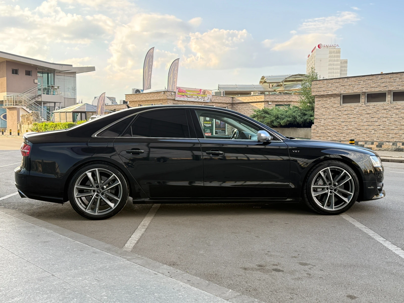 Audi S8 + 6 МЕСЕЦА ГАРАНЦИЯ/605к.с. Реални Километри!!!, снимка 5 - Автомобили и джипове - 55830133