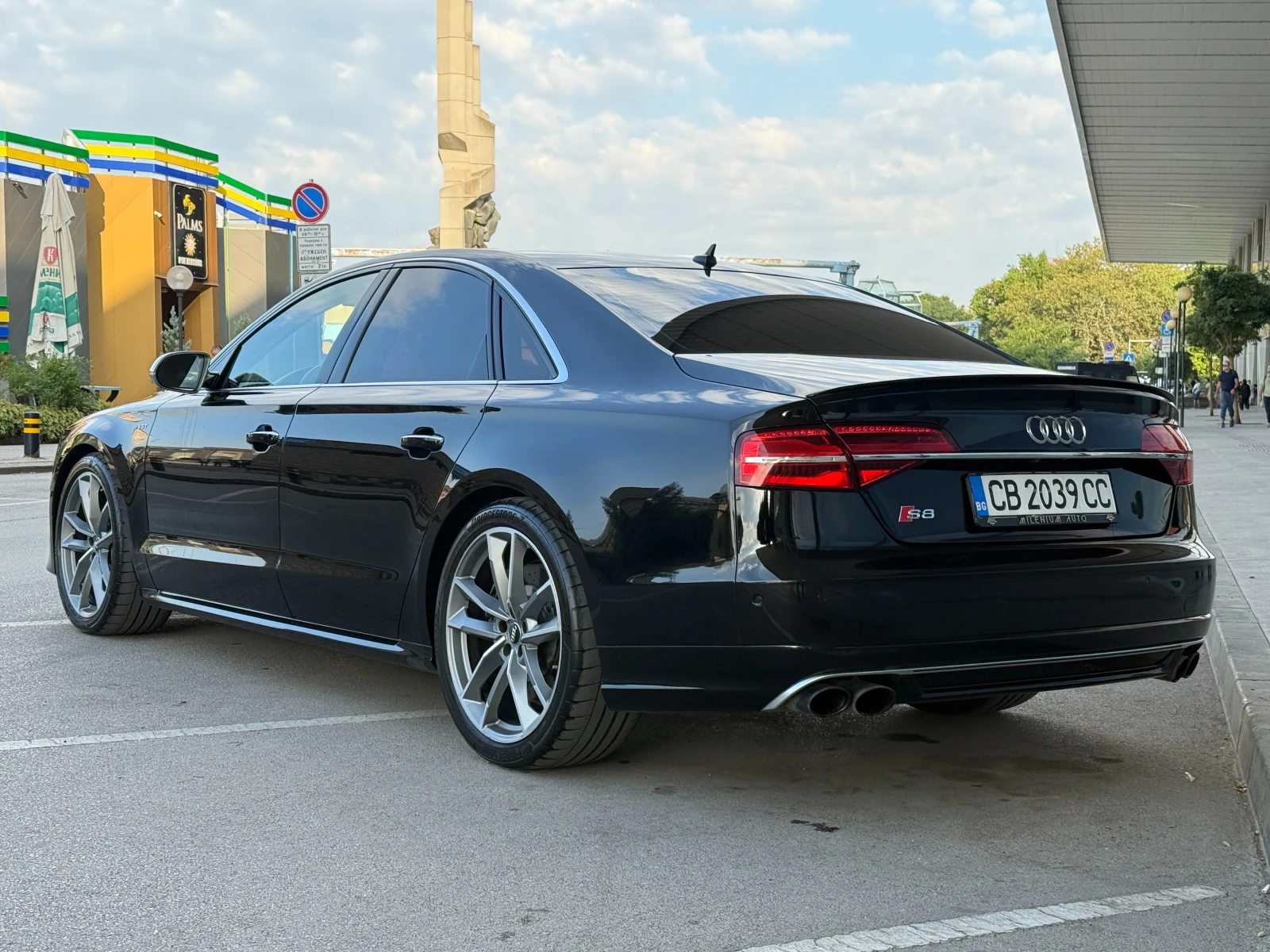Audi S8 + 6 МЕСЕЦА ГАРАНЦИЯ/605к.с. Реални Километри!!!, снимка 3 - Автомобили и джипове - 55830133