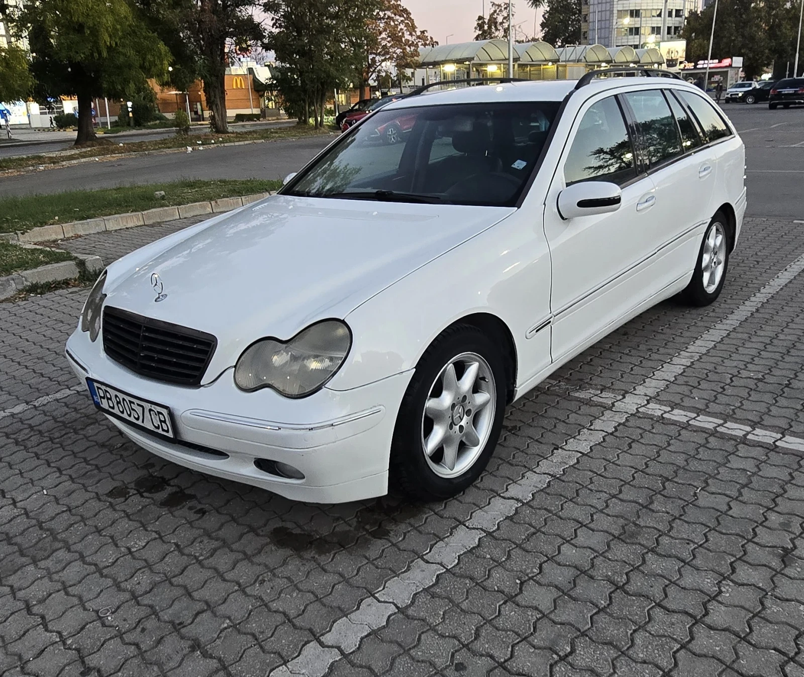 Mercedes-Benz C 220 2.2, снимка 4 - Автомобили и джипове - 56569355