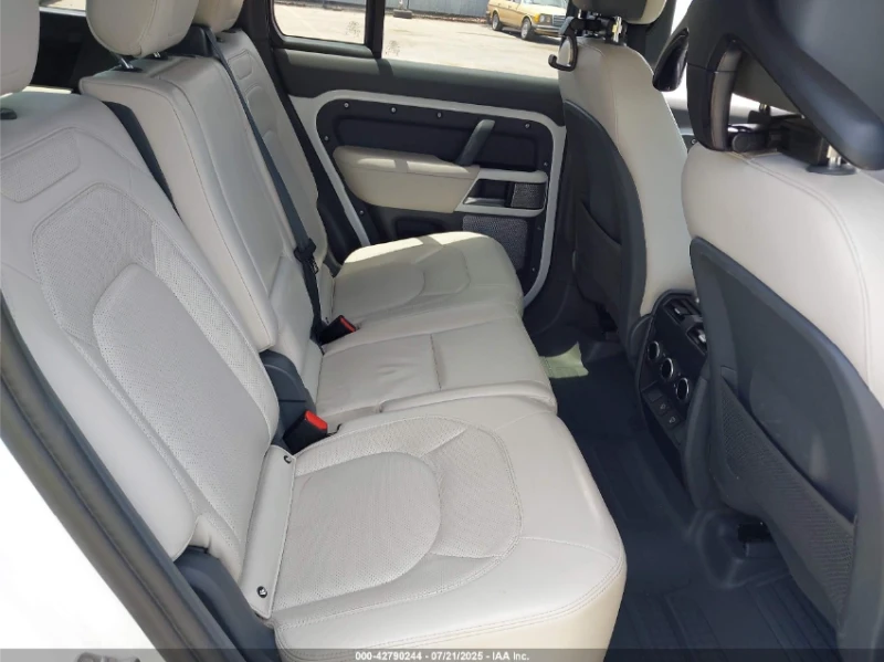 Land Rover Defender 130 P300 S, снимка 9 - Автомобили и джипове - 52963481