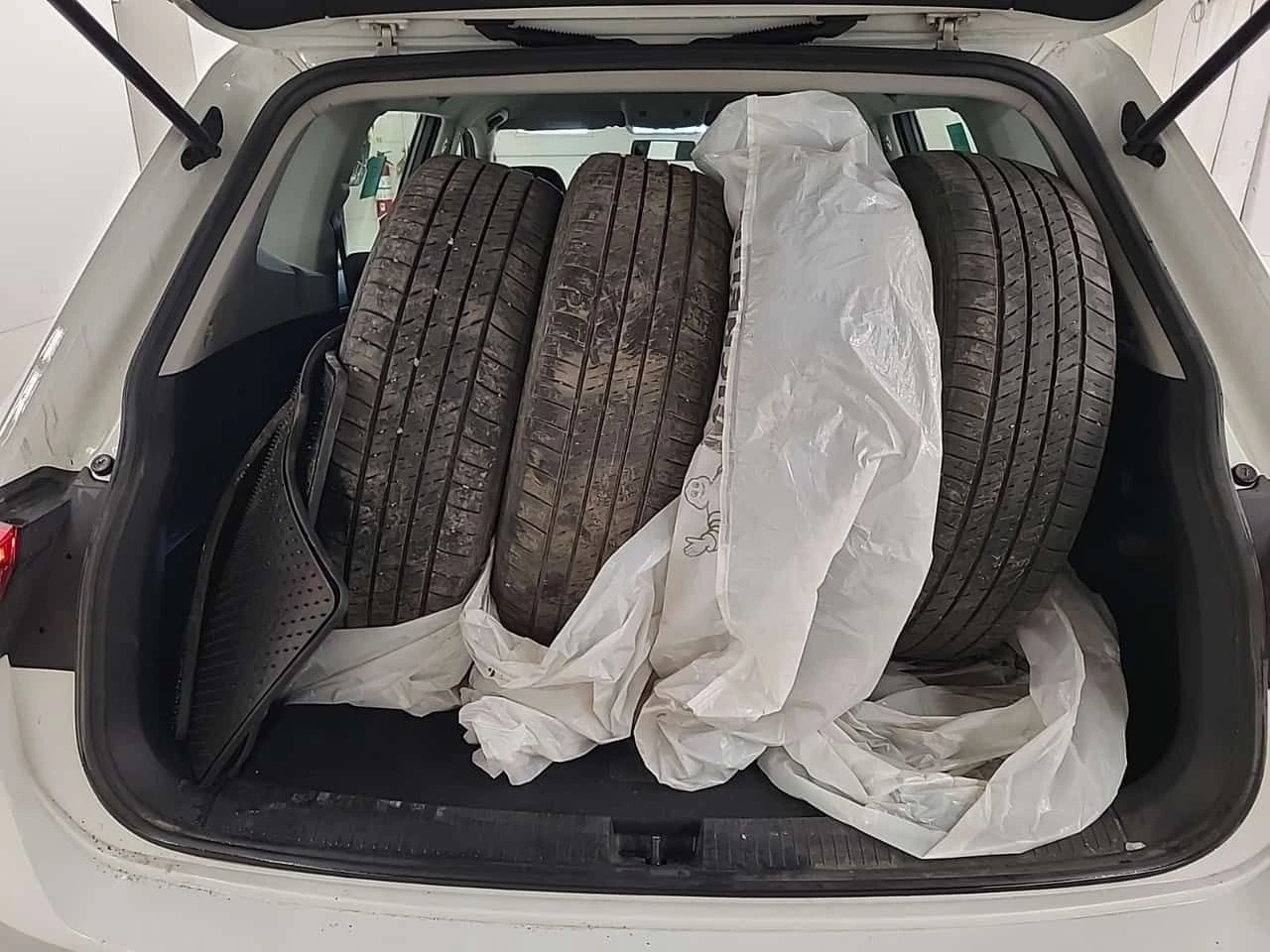 VW Tiguan * S * CARFAX *  2 КЛЮЧА * ПОДГРЕВИ, снимка 13 - Автомобили и джипове - 53940446