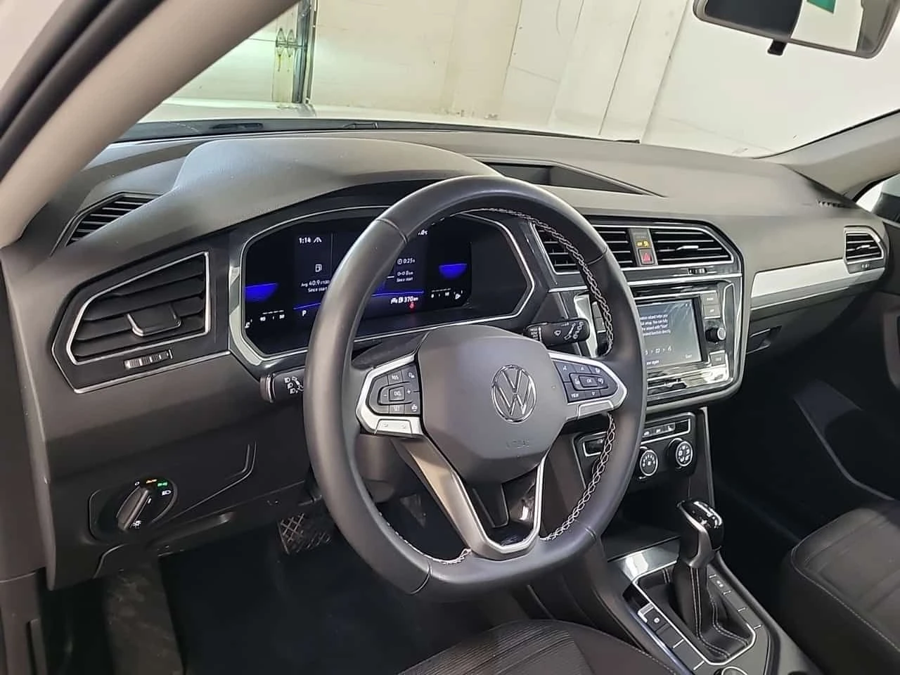 VW Tiguan * S * CARFAX *  2 КЛЮЧА * ПОДГРЕВИ, снимка 10 - Автомобили и джипове - 53940446