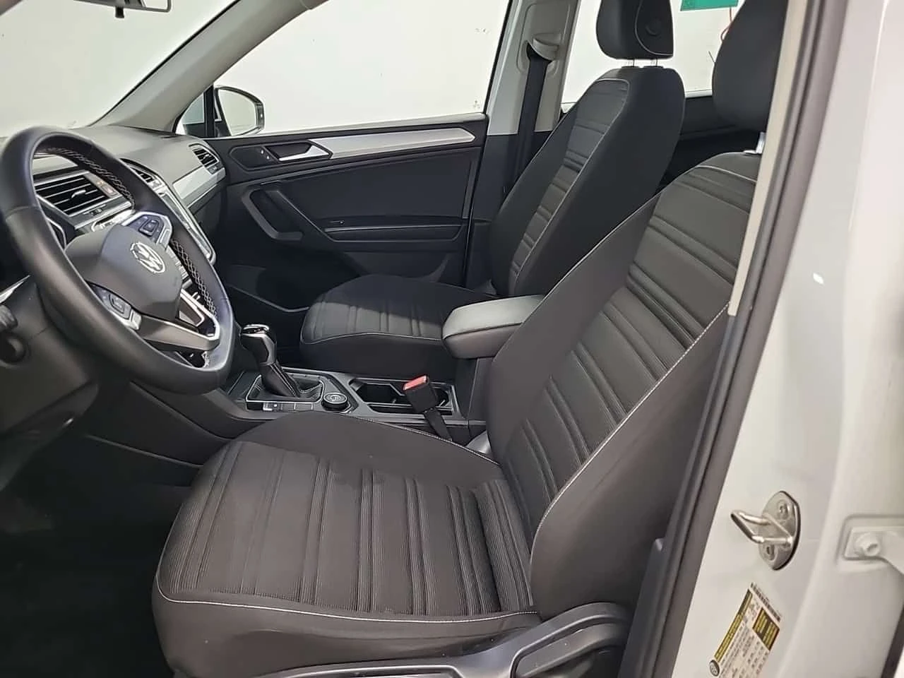 VW Tiguan * S * CARFAX *  2 КЛЮЧА * ПОДГРЕВИ, снимка 5 - Автомобили и джипове - 53940446