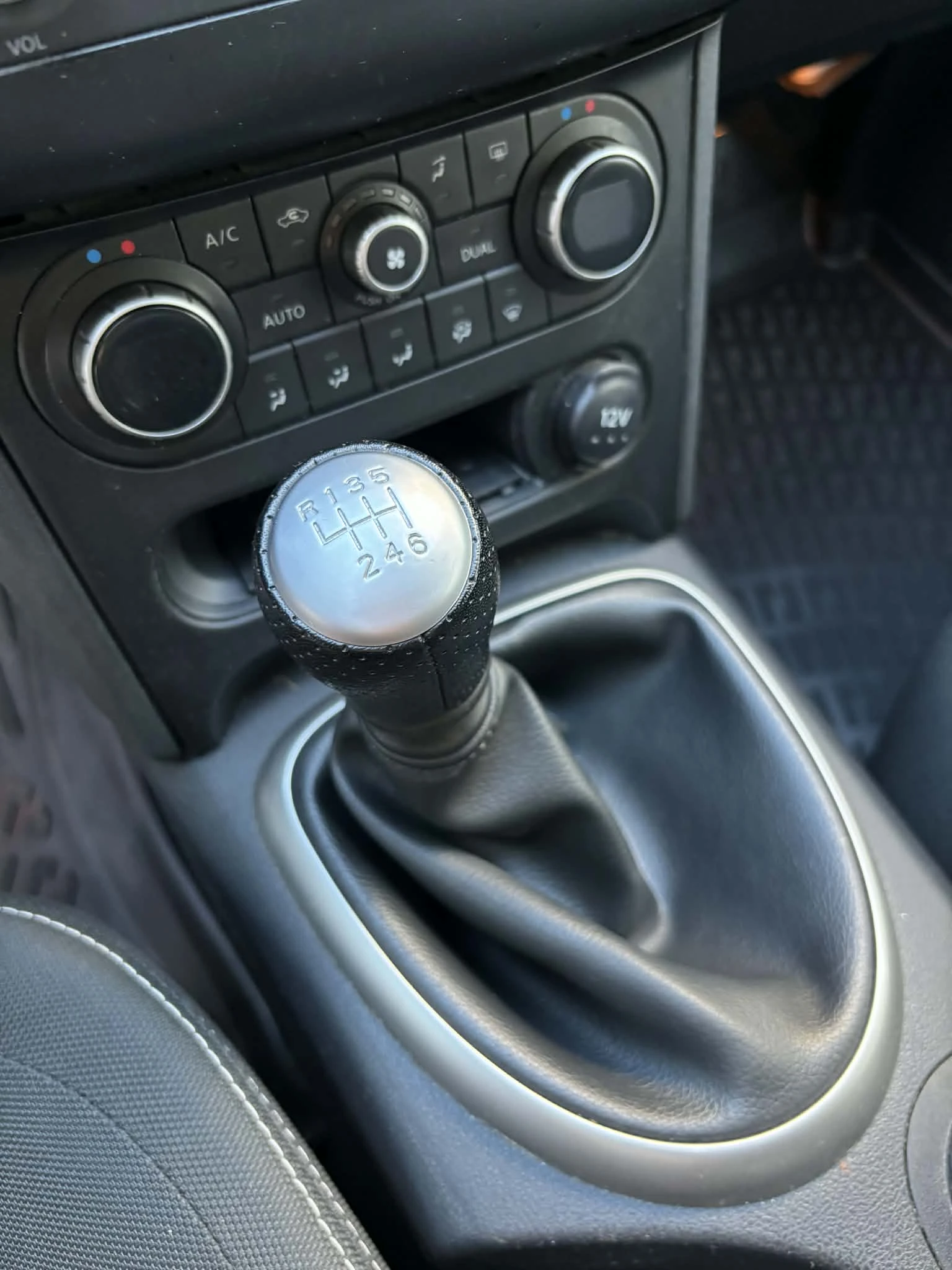 Nissan Qashqai, снимка 13 - Автомобили и джипове - 54009320