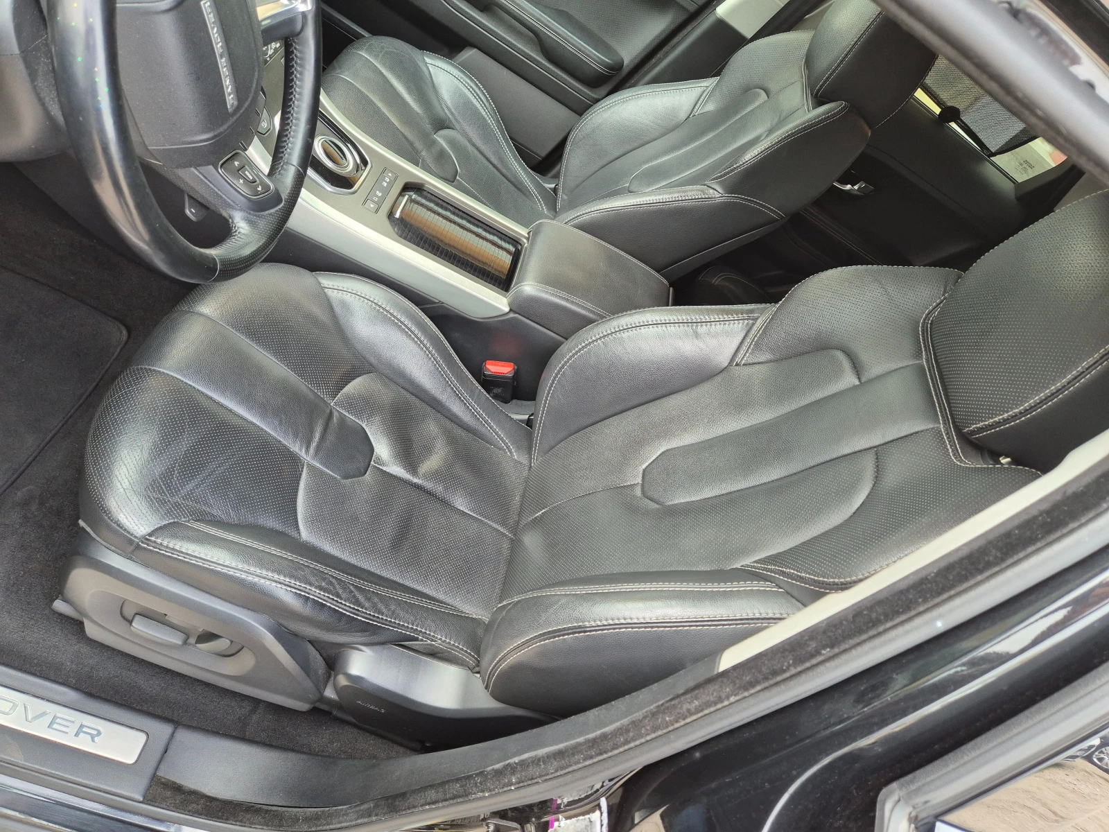 Land Rover Range Rover Evoque 2.2D 4X4 ПАНОРАМА УНИКАТ, снимка 12 - Автомобили и джипове - 54208417