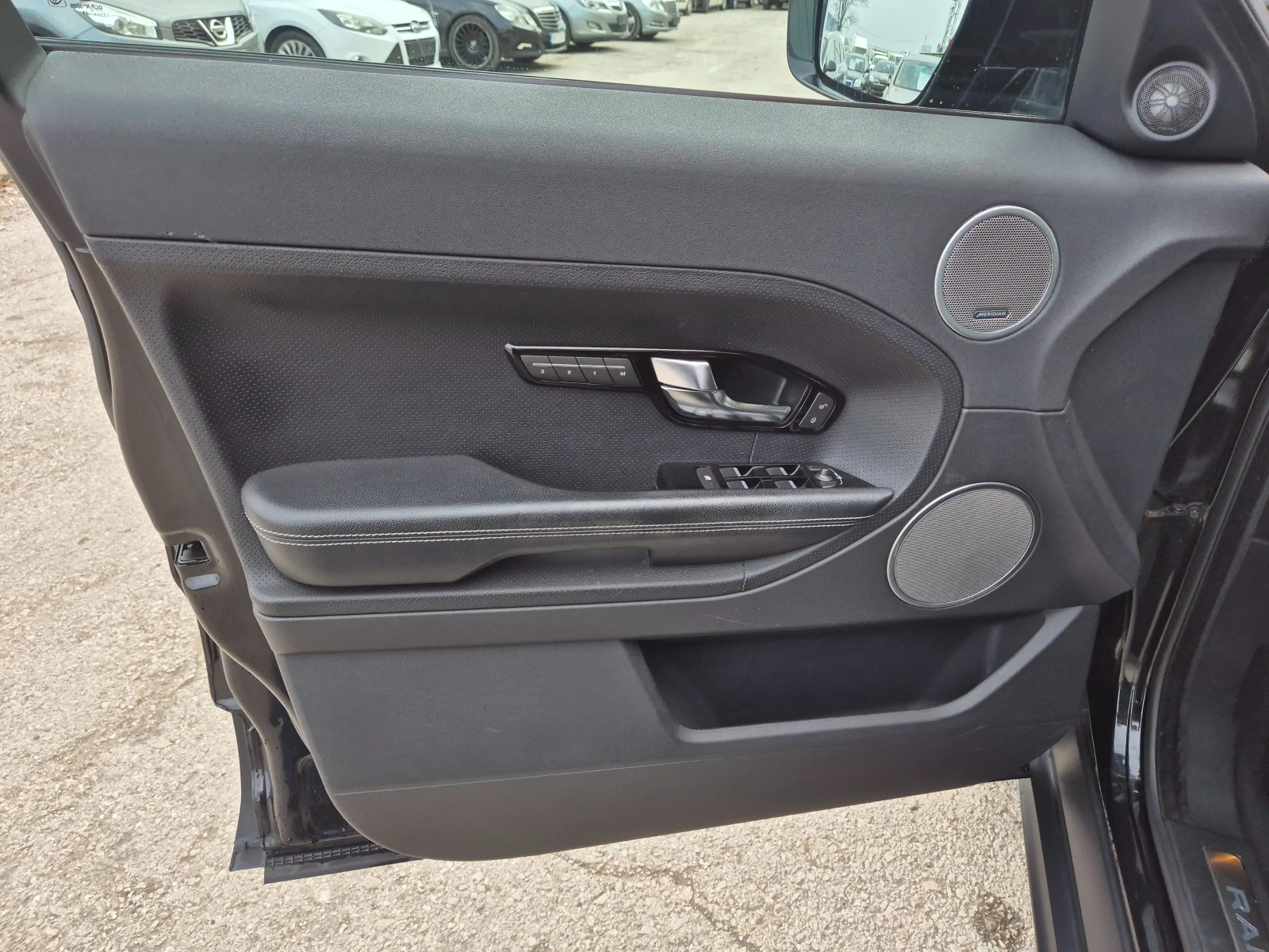 Land Rover Range Rover Evoque 2.2D 4X4 ПАНОРАМА УНИКАТ, снимка 11 - Автомобили и джипове - 54208417