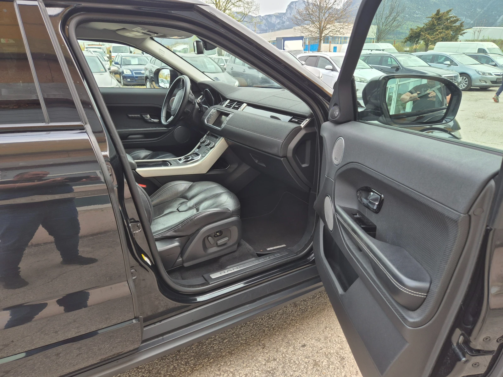 Land Rover Range Rover Evoque 2.2D 4X4 ПАНОРАМА УНИКАТ, снимка 9 - Автомобили и джипове - 54208417