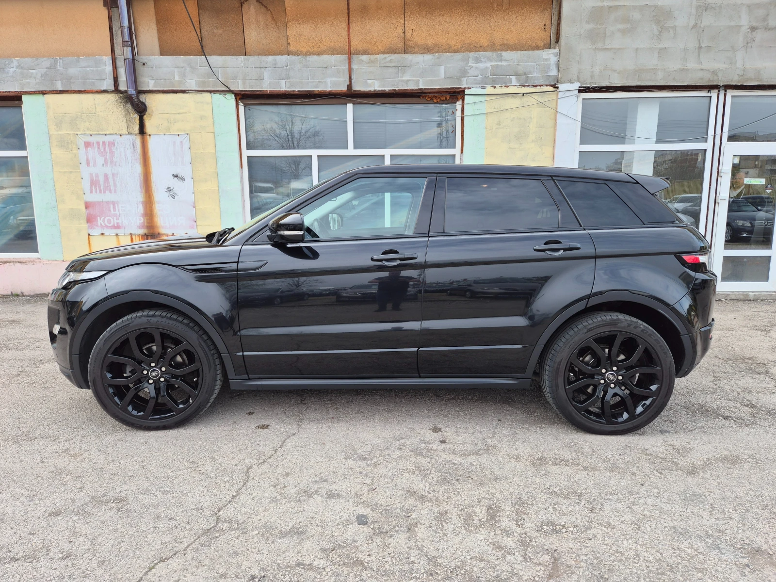 Land Rover Range Rover Evoque 2.2D 4X4 ПАНОРАМА УНИКАТ, снимка 8 - Автомобили и джипове - 54208417