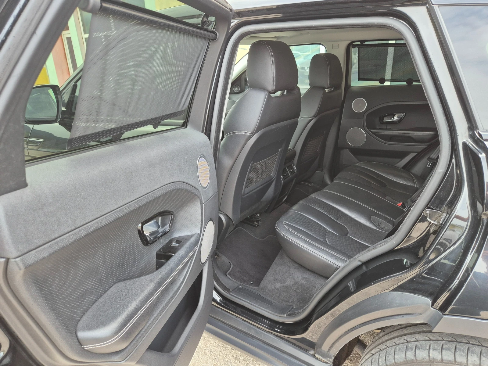 Land Rover Range Rover Evoque 2.2D 4X4 ПАНОРАМА УНИКАТ, снимка 10 - Автомобили и джипове - 54208417