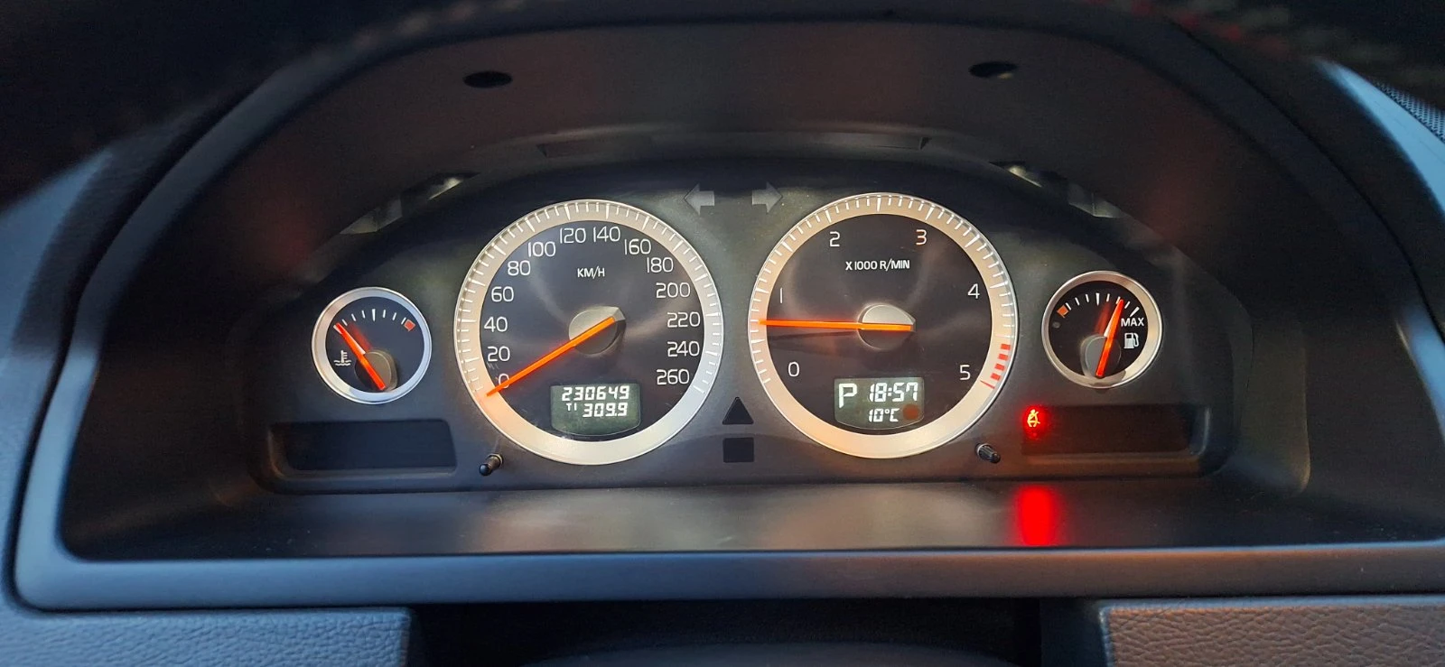 Volvo Xc90 D5 AWD Facelift 6+ 1, снимка 9 - Автомобили и джипове - 54260533