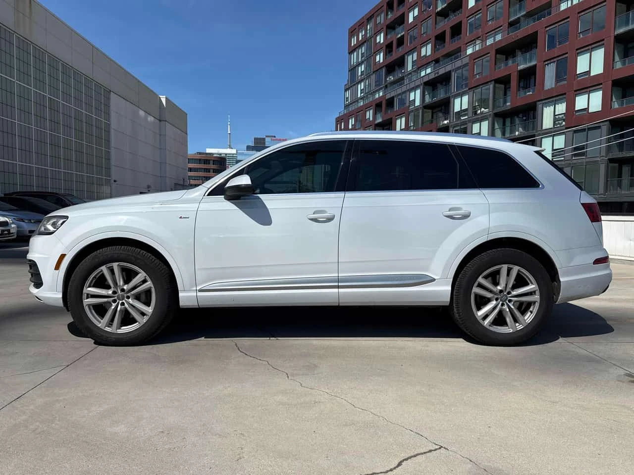 Audi Q7 * 3.0T Progressiv * CARFAX * ЦЕНА ДО БГ, снимка 3 - Автомобили и джипове - 55333079