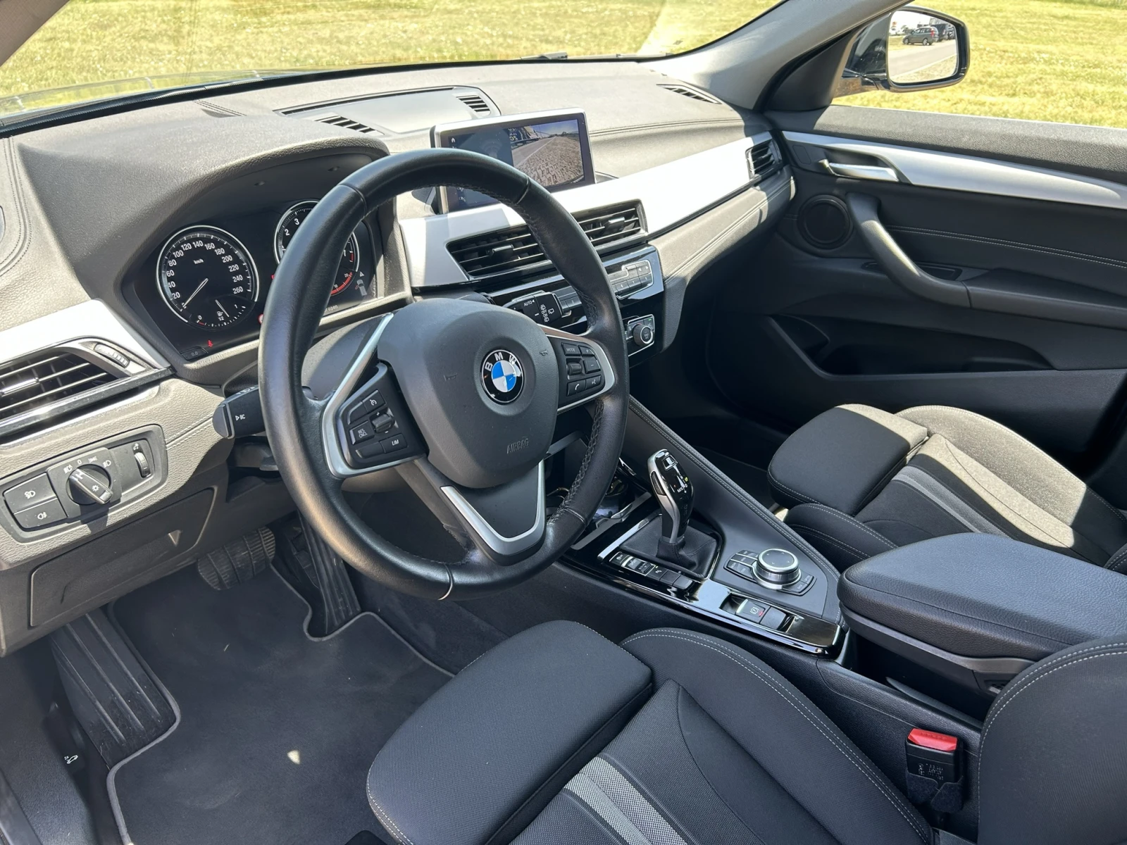 BMW X2 sDrive18i/Lounge/Autо/LED-Xenon/Ambient Light/R18, снимка 12 - Автомобили и джипове - 55831945