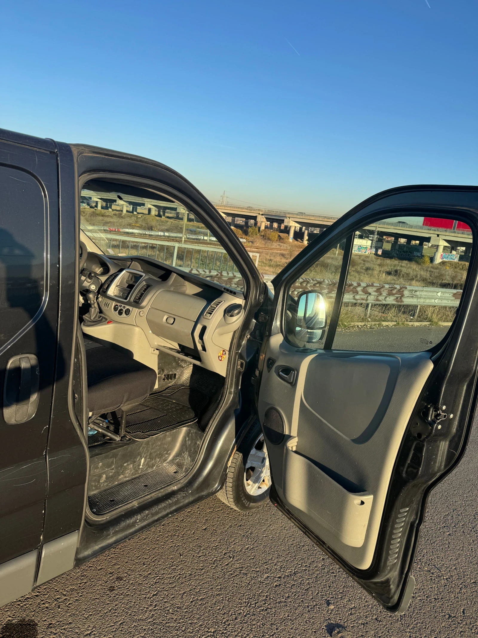 Opel Vivaro 2.0CDTI - изображение 9