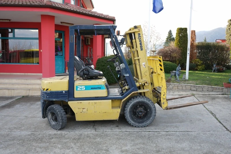 Мотокар Komatsu  2.500 kg, снимка 3 - Индустриална техника - 44638599