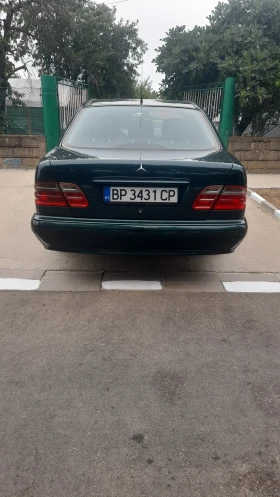 Mercedes-Benz E 200, снимка 6