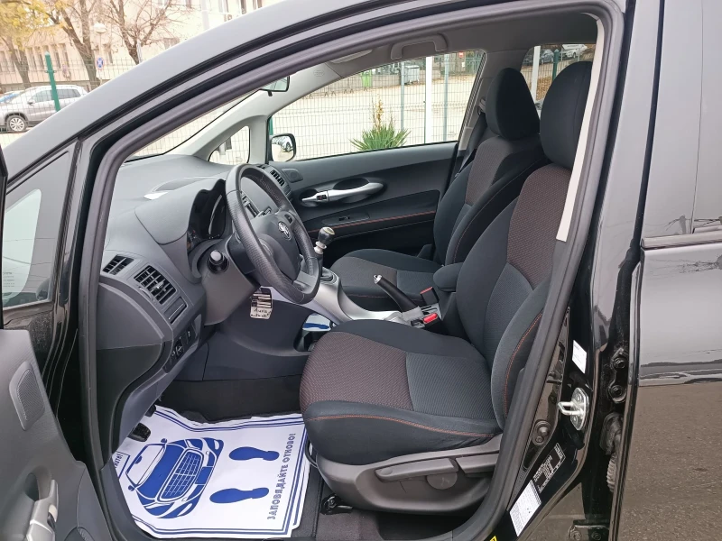 Toyota Auris 1.8i-147кс-ШВЕЙЦАРИЯ-РЪЧКА-6ск-NAVI-FACELIFT, снимка 9 - Автомобили и джипове - 52437947