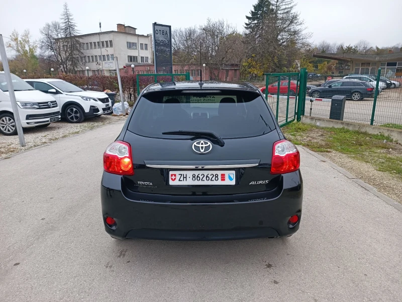 Toyota Auris 1.8i-147кс-ШВЕЙЦАРИЯ-РЪЧКА-6ск-NAVI-FACELIFT, снимка 4 - Автомобили и джипове - 52437947