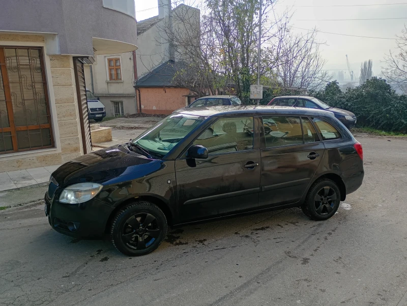 Skoda Fabia 1.4 TDi 2009г. Климатроник, снимка 2 - Автомобили и джипове - 52825988