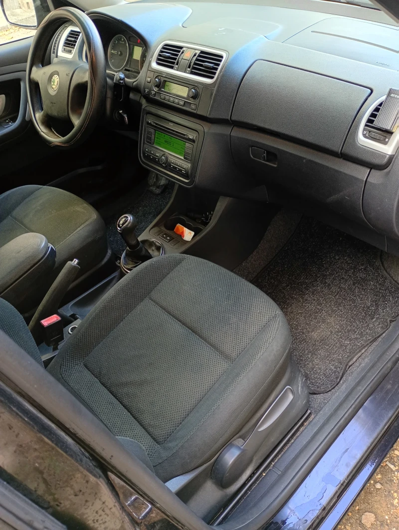 Skoda Fabia 1.4 TDi 2009г. Климатроник, снимка 6 - Автомобили и джипове - 52825988