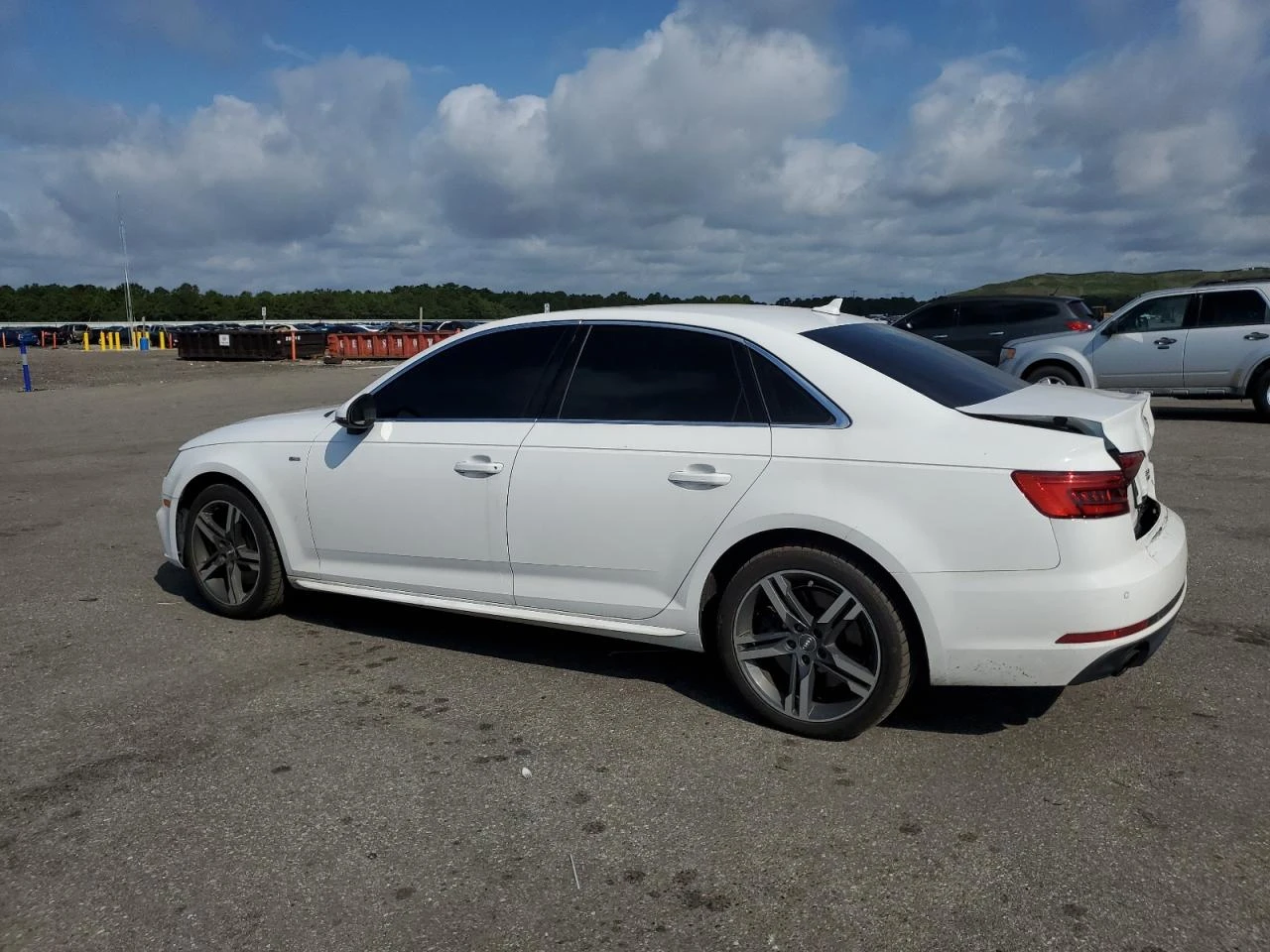 Audi A4 Premium Plus / 2.0 TFSI / Quattro / Кожа / Пано. / - изображение 2