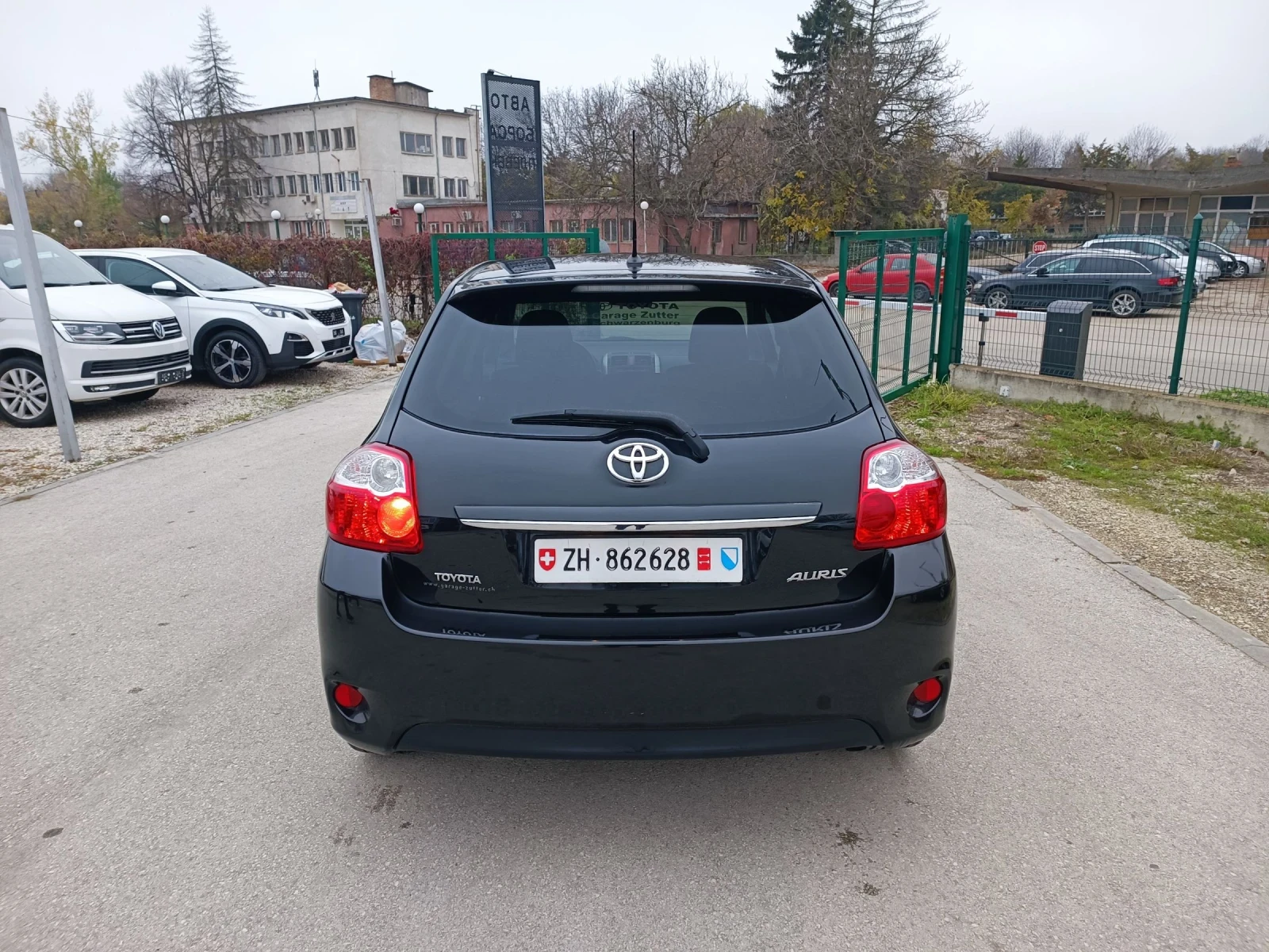 Toyota Auris 1.8i-147кс-ШВЕЙЦАРИЯ-РЪЧКА-6ск-NAVI-FACELIFT - изображение 4