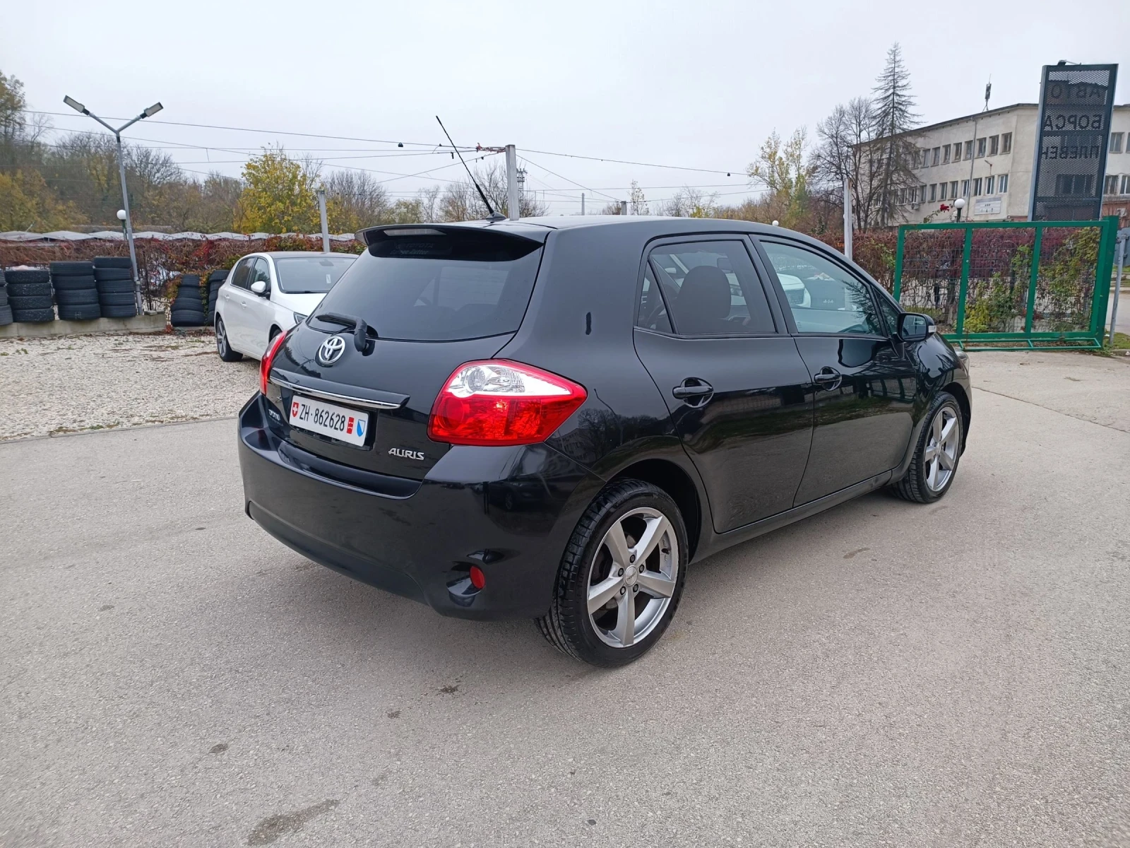 Toyota Auris 1.8i-147кс-ШВЕЙЦАРИЯ-РЪЧКА-6ск-NAVI-FACELIFT - изображение 3