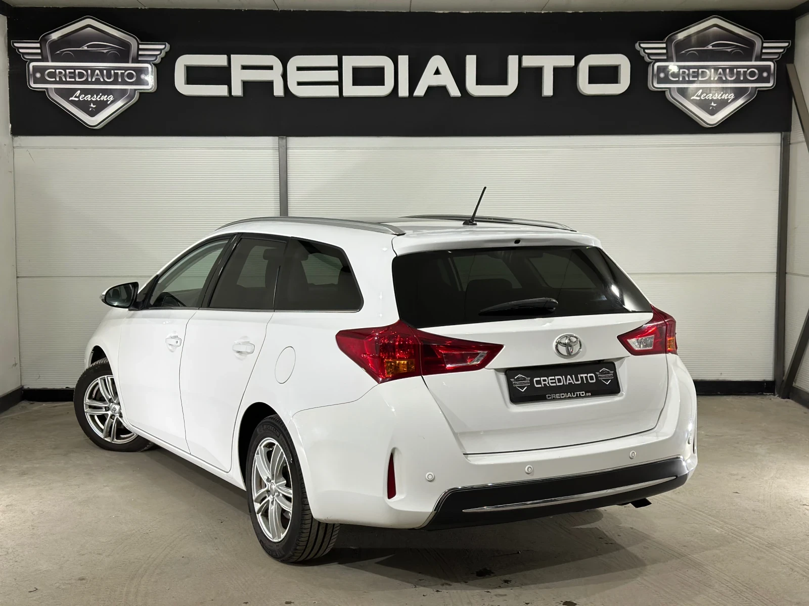 Toyota Auris * NAVI* * PANO*  - изображение 4