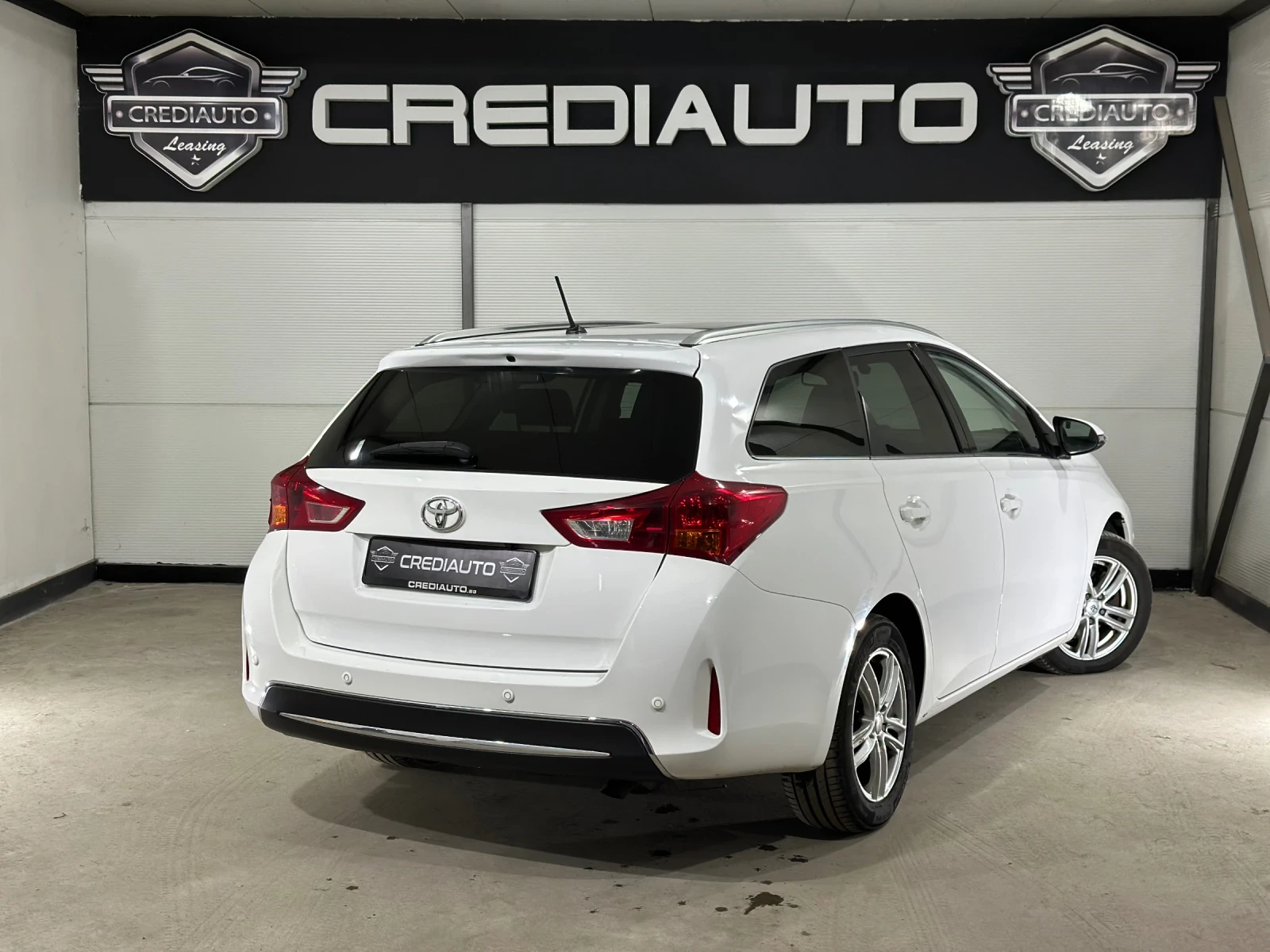 Toyota Auris * NAVI* * PANO*  - изображение 6