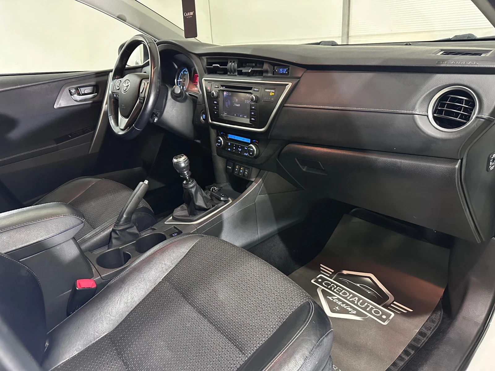 Toyota Auris * NAVI* * PANO*  - изображение 9