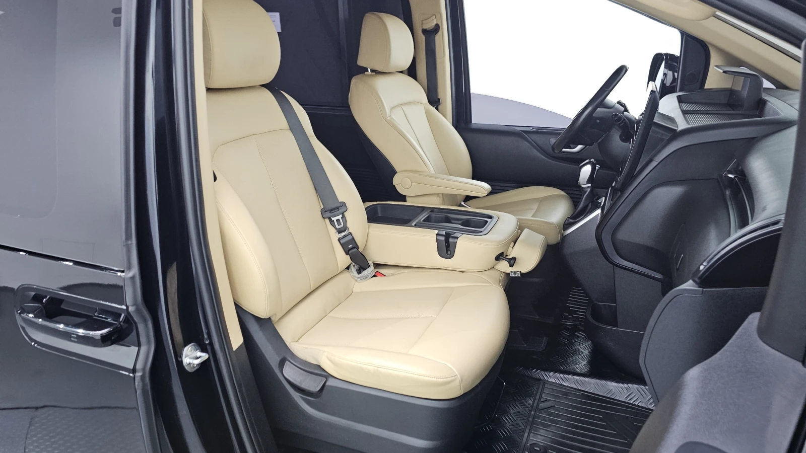 Hyundai Staria L3.5 Tourer 9seater autogeorge.com - изображение 8