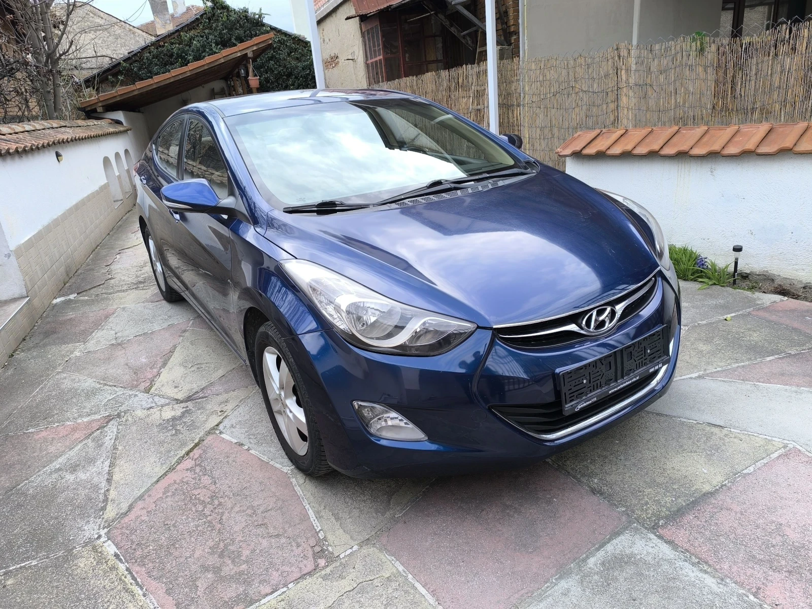 Hyundai Elantra 1.6 бензин , снимка 3 - Автомобили и джипове - 53915544