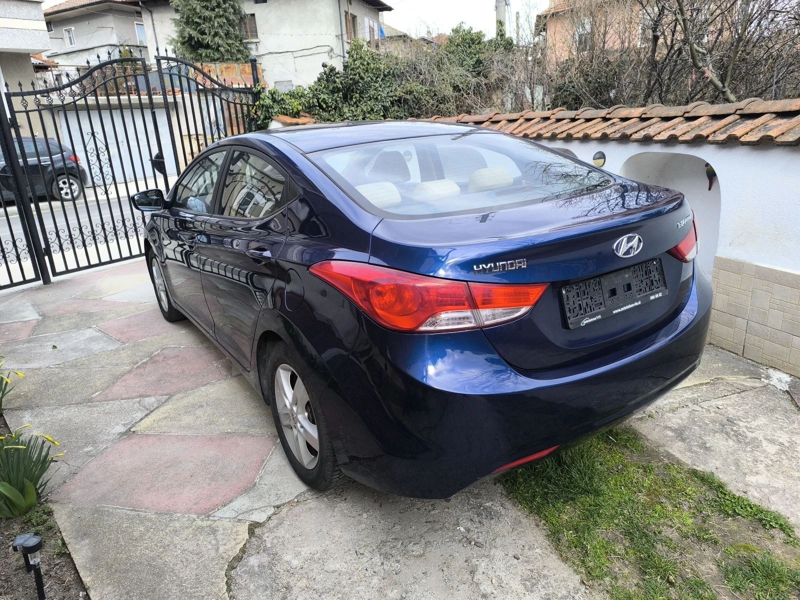 Hyundai Elantra 1.6 бензин , снимка 6 - Автомобили и джипове - 53915544