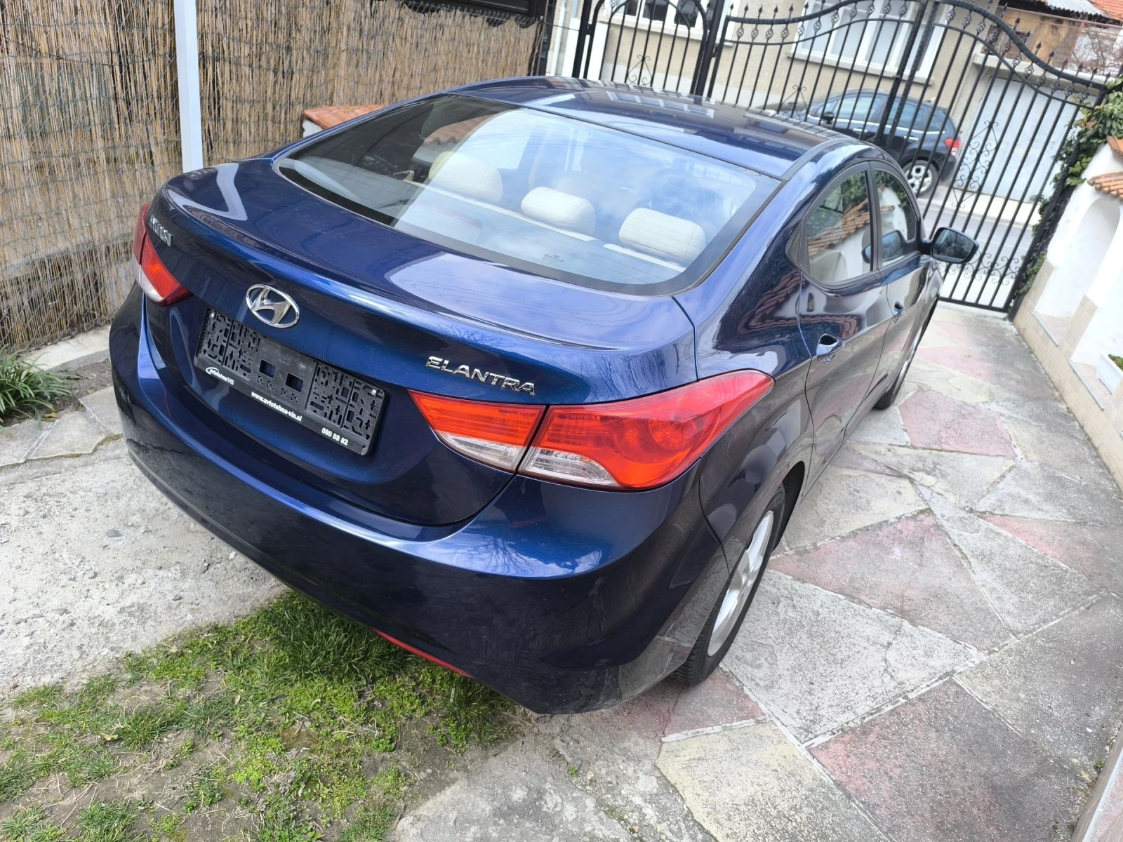 Hyundai Elantra 1.6 бензин , снимка 4 - Автомобили и джипове - 53915544