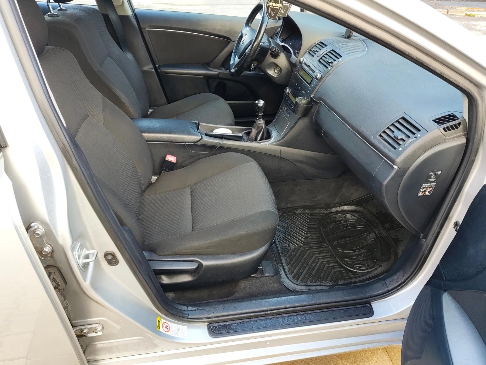 Toyota Avensis 2.2D 150ps EURO5B oбслужен, снимка 12 - Автомобили и джипове - 54097433