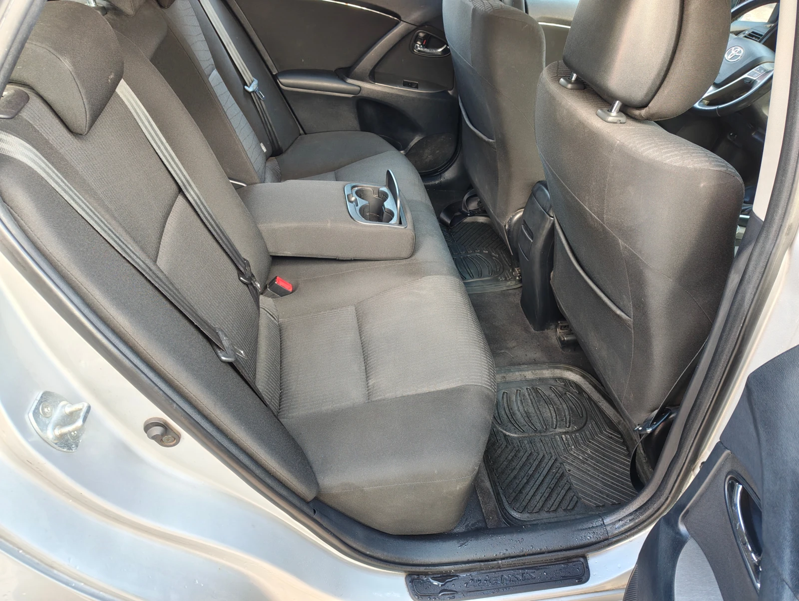 Toyota Avensis 2.2D 150ps EURO5B oбслужен, снимка 11 - Автомобили и джипове - 54097433