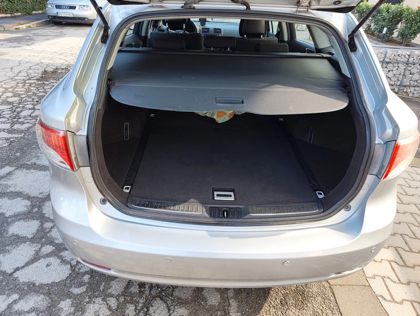 Toyota Avensis 2.2D 150ps EURO5B oбслужен, снимка 13 - Автомобили и джипове - 54097433